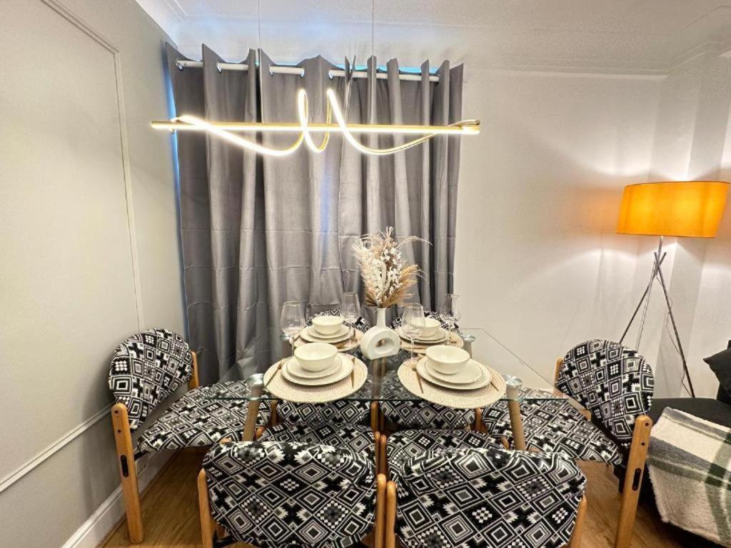Three Bedroom Near Hyde Park Apartament Londra