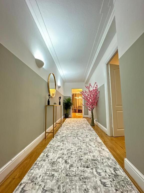 Three Bedroom Near Hyde Park * Londra