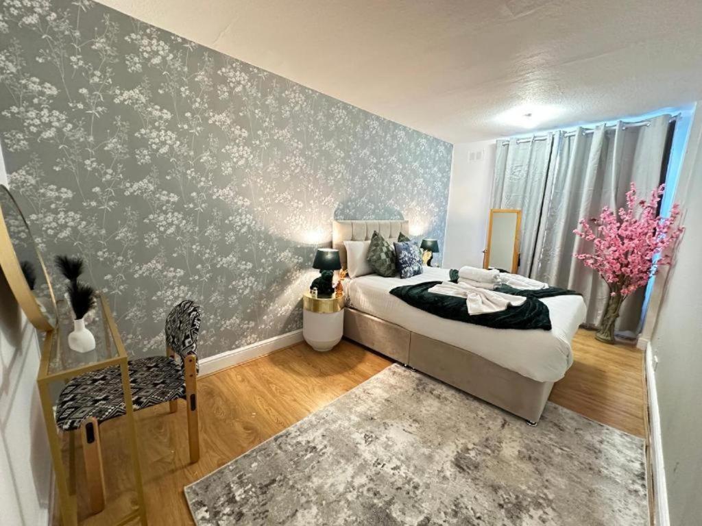 Three Bedroom Near Hyde Park Apartament Londra